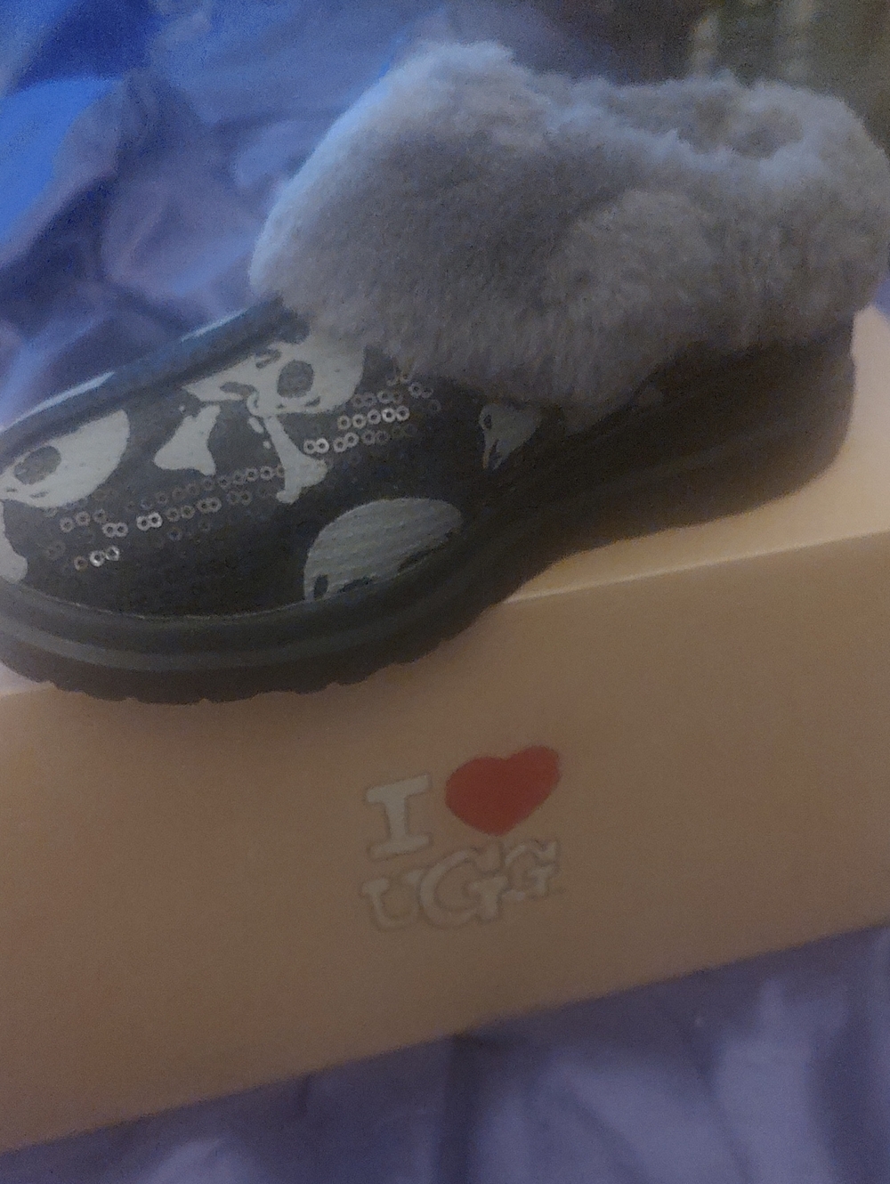 I ❤️UGG Kids Gray Slip-On Faux-Fur Boot/Slipper with Skull Sequin Print